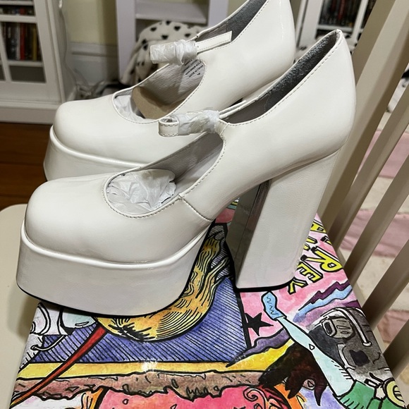 NWT Jeffrey Campbell white platforms, 7 - Picture 9 of 10